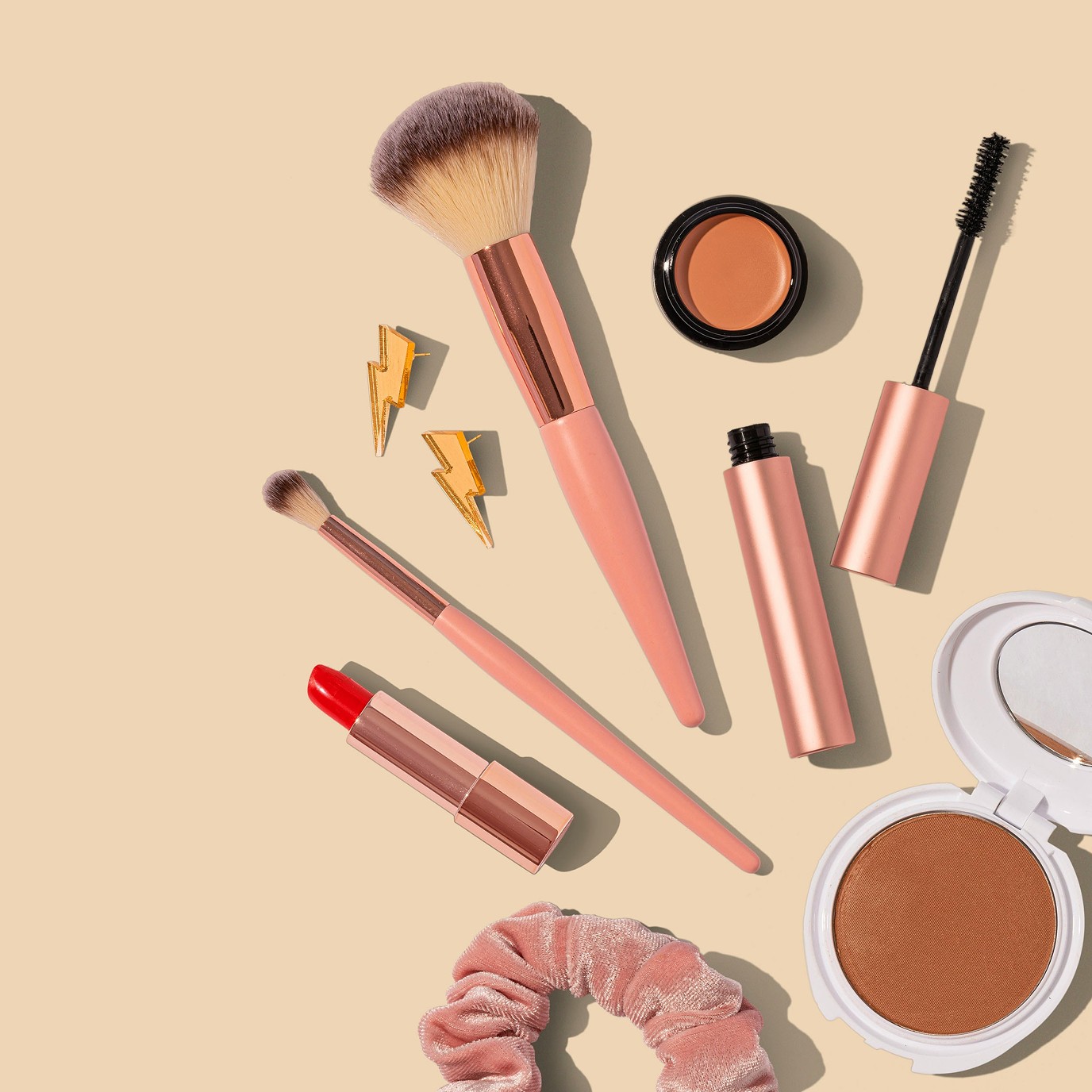 Косметика и парфюмерия в Россию с помощью доставки СДЭК